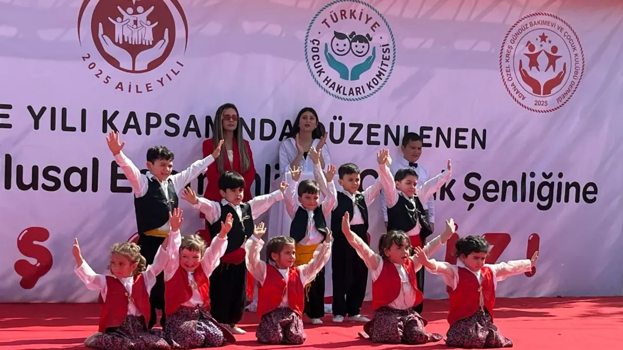 Adana Şenliğinde Sevgi Evleri ve Kreş Çocukları Bir Arada