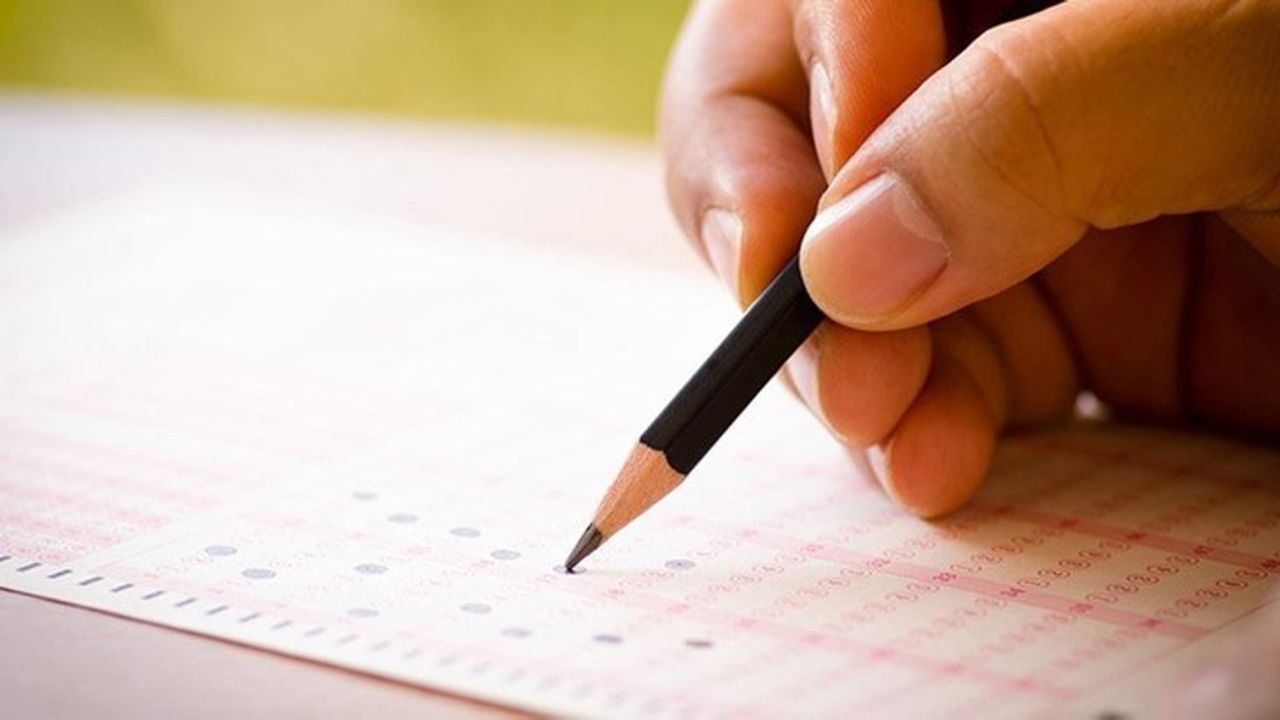 İstanbul’da Bursluluk Sınavı: 84 Bin Öğrenci Katıldı