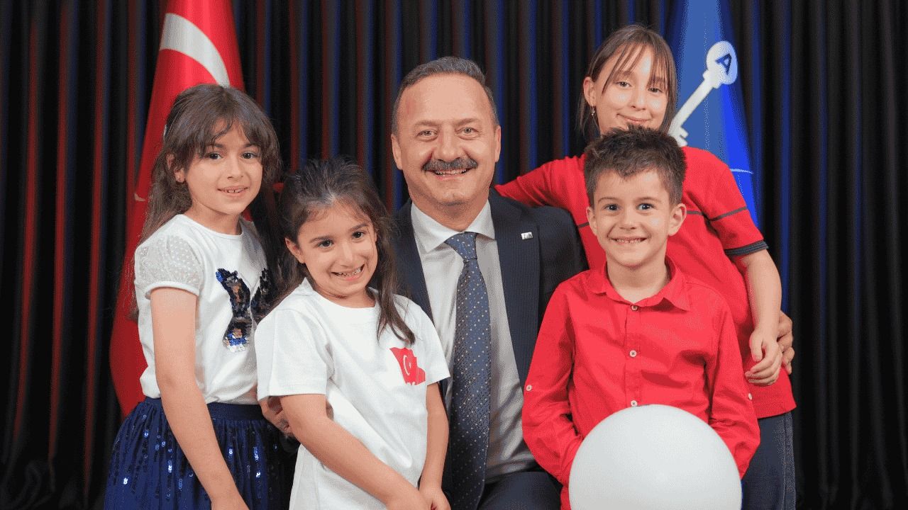 23 Nisan: Ağıralioğlu’ndan Çocuklara Hayal Ülke Çağrısı