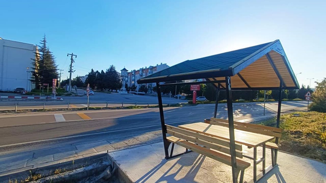 Beypazarı Ankara Karayolu Ayvaşık’a Banklar Konuldu