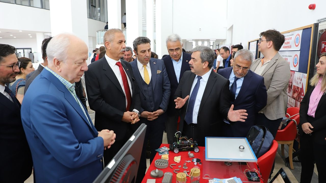 AÜB Üniversite Fuarı Sivas’ta Büyük İlgi Gördü