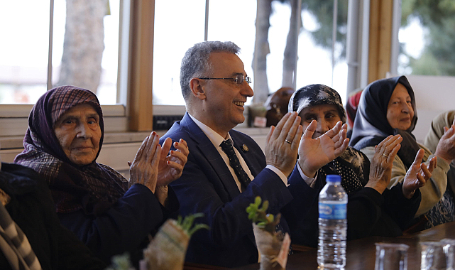 Başkan Kurnaz’dan İlkadım Huzur Konağı’nda Anneler Günü Ziyareti