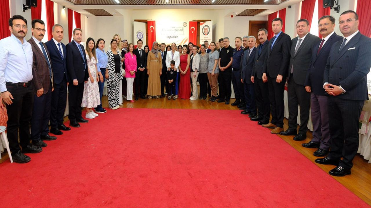 Burdur’da ADEM Kursiyerlerinin El Emeği Eserleri Sergilendi