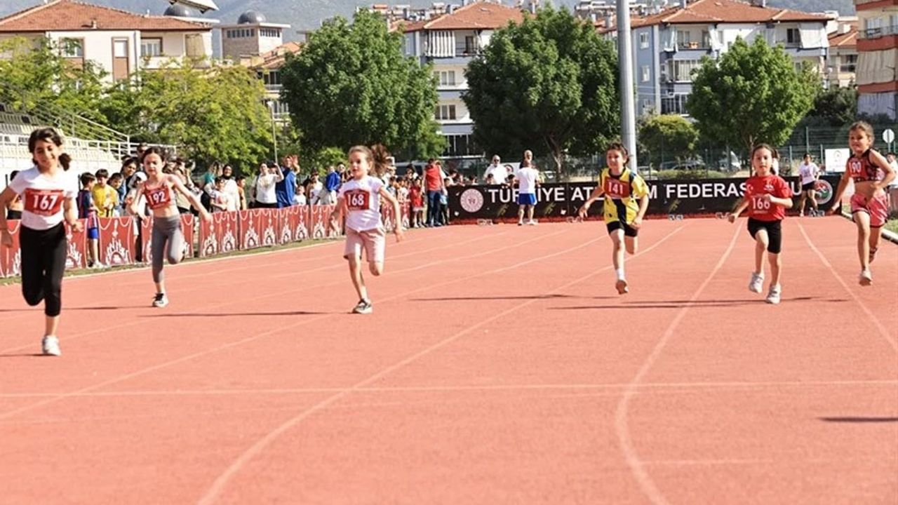 Denizli’de Minik Sporcular Yarıştı: 72 Dereceye Bisiklet