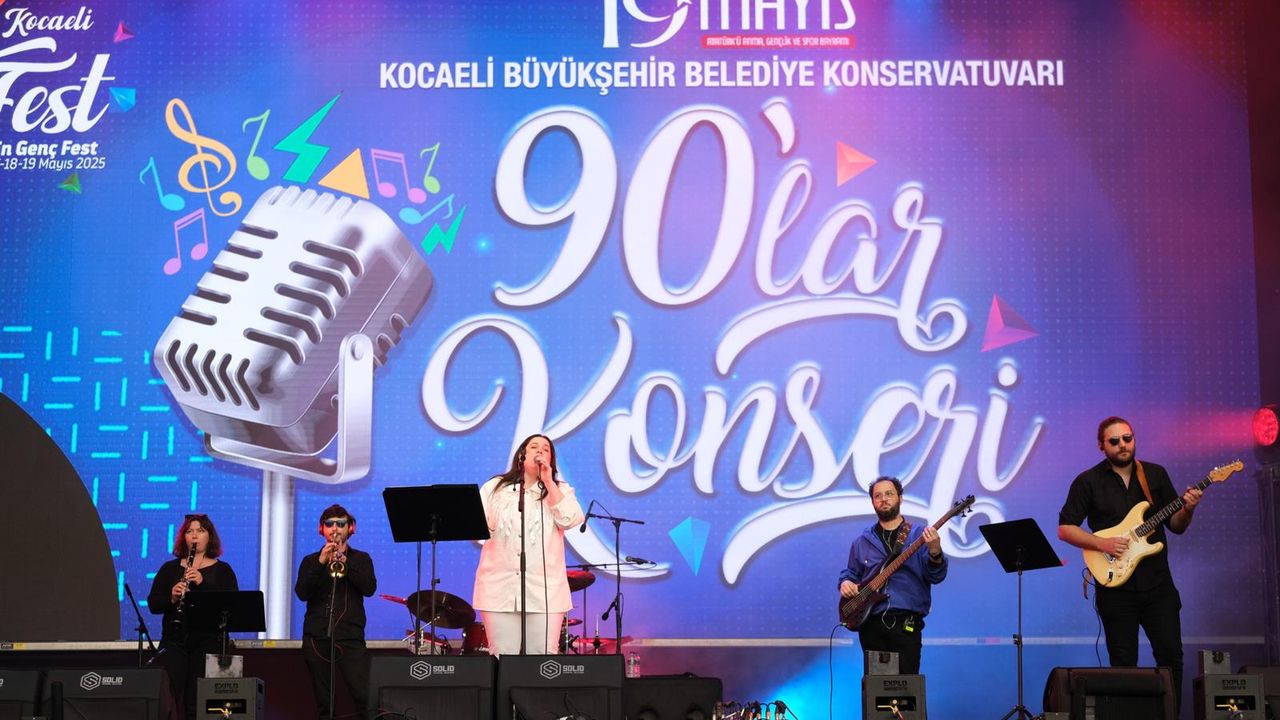 Kocaeli EnFest 90’lar Konseri Büyük İlgi Gördü