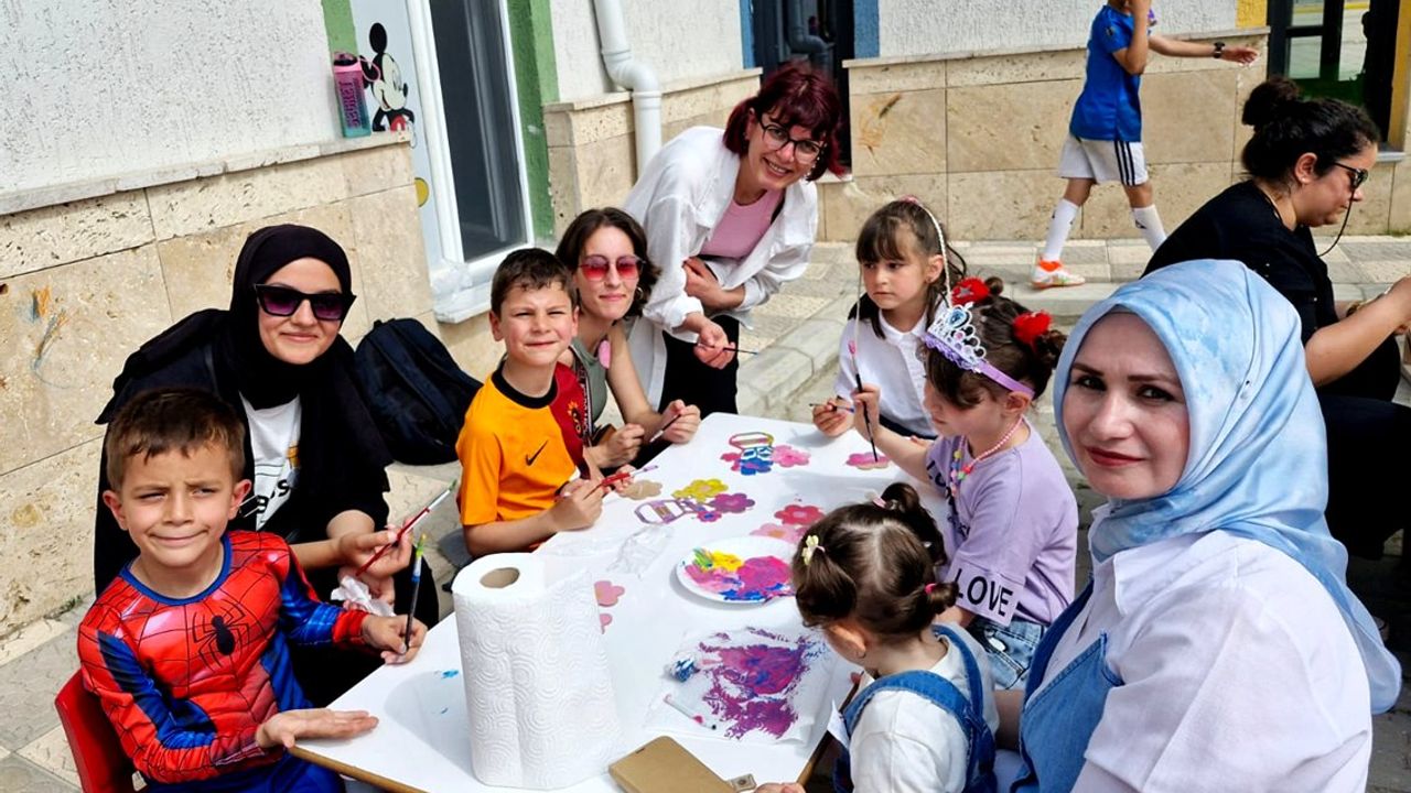 Çanakkale Gelibolu’da Anneler Günü Hediyeleri Birlikte Hazırlandı