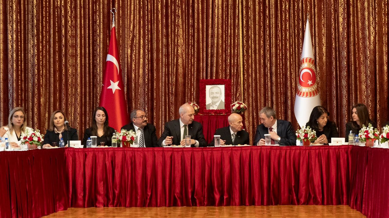 Bahçeli’den TBMM’de Sırrı Süreyya Önder Taziyesi Ziyareti