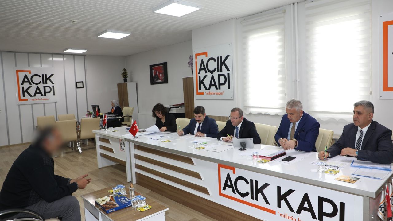 Kars Valisi Halk Günü’nde Sorunları Dinleyip Talimat Verdi