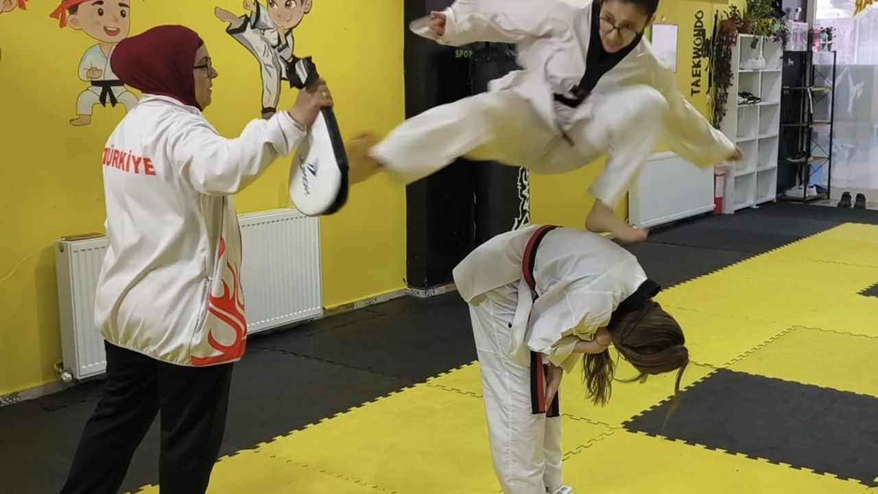Karslı Kızlar Taekwondo İle Güçleniyor: Özgüven ve Savunma