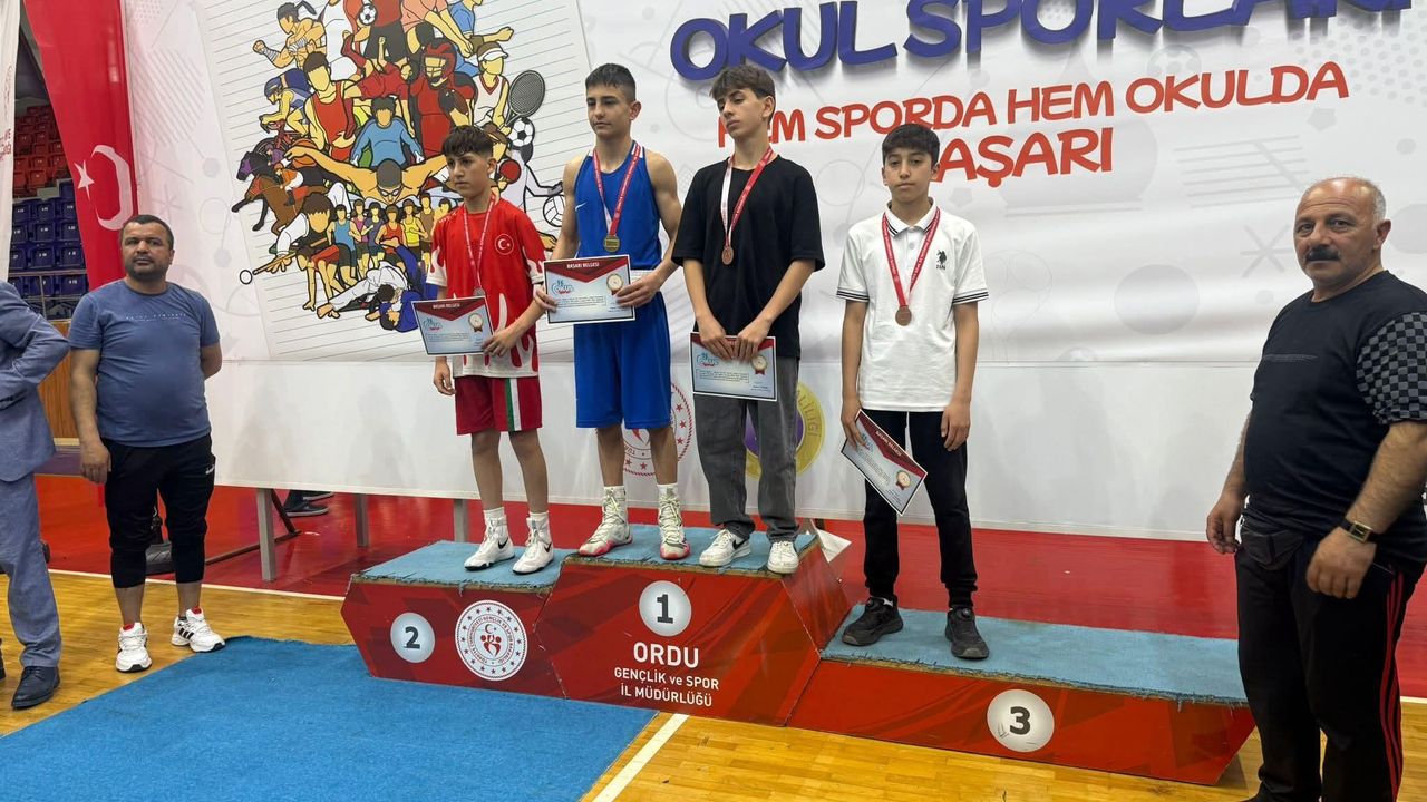 Ordu’da İki Sönmez Boksörü Türkiye Üçüncüsü