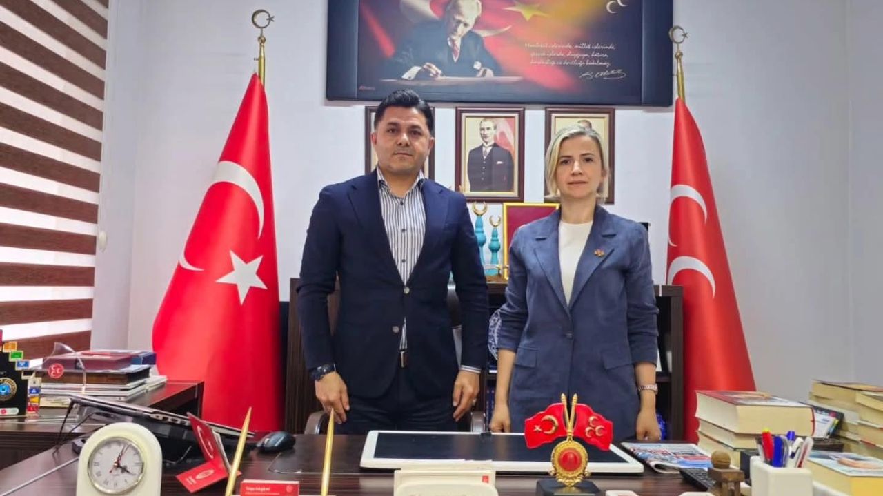 MHP Kars İl Başkanı Adıgüzel, Kızılay’a Kurban Bağışı Yaptı