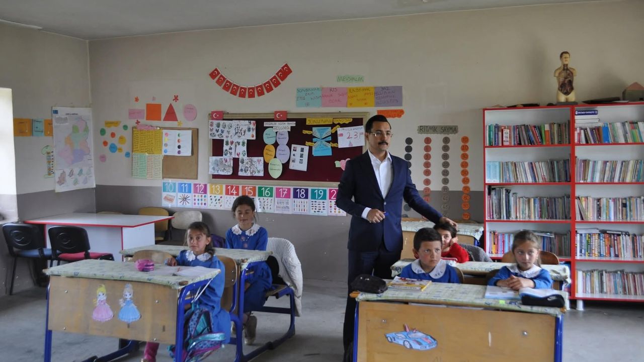 Akyaka Kaymakamı Hacıpiri Köyü İlkokulu’nda Eğitim Desteğini Vurguladı