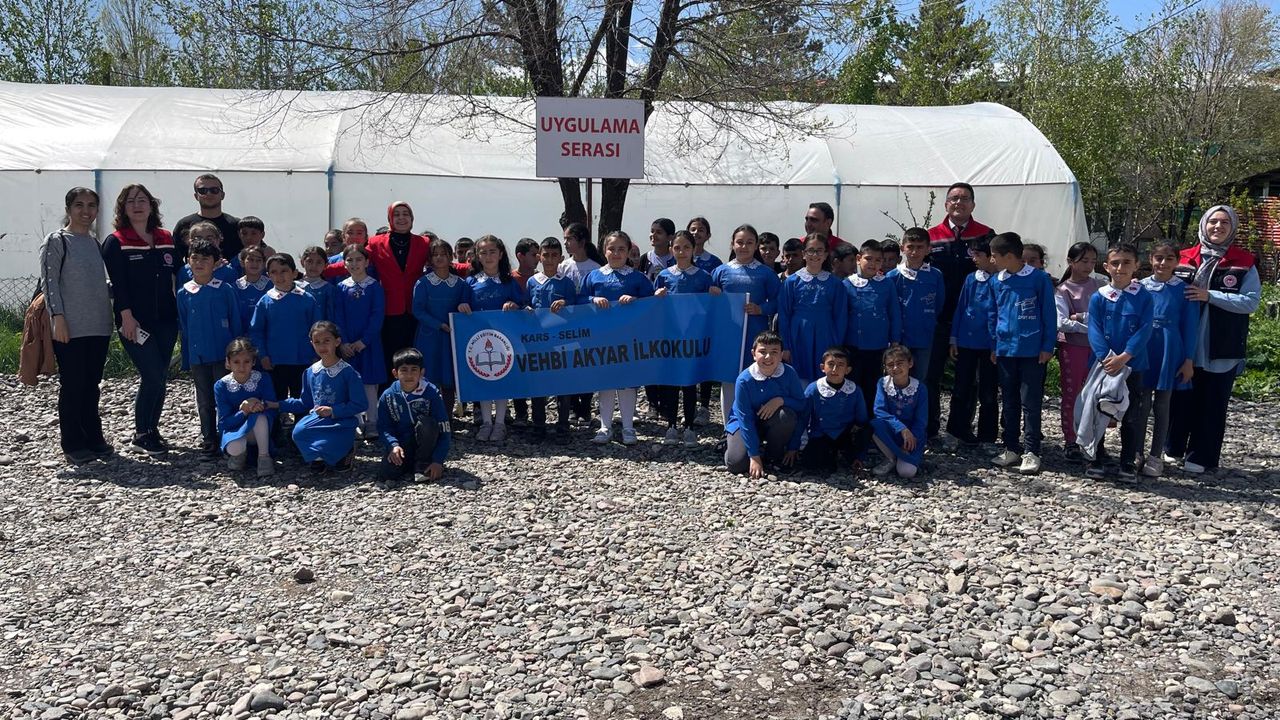 Selim Öğrencileri Fide Dikimle Tarımı Uygulamalı Öğrendi