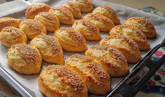 Evde Kolay Pastane Peynirli Poğaça Tarifi