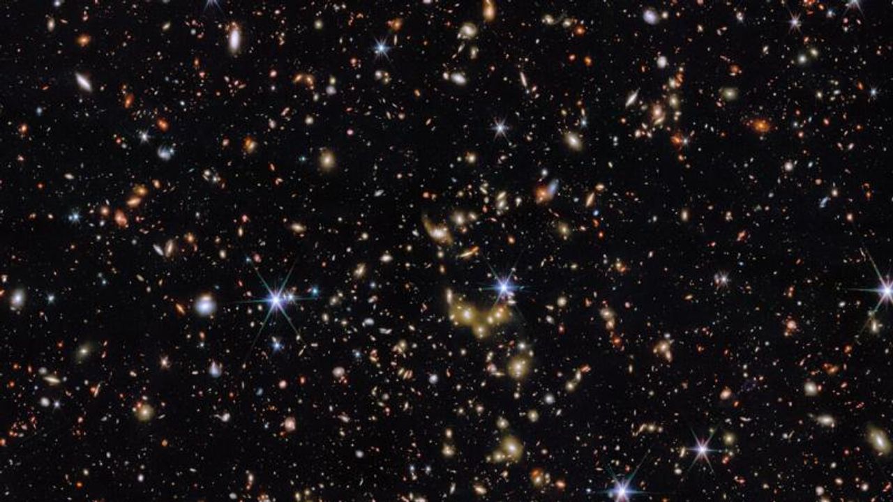 James Webb: Evrenin Derinlikleri ve Binlerce Galaksi