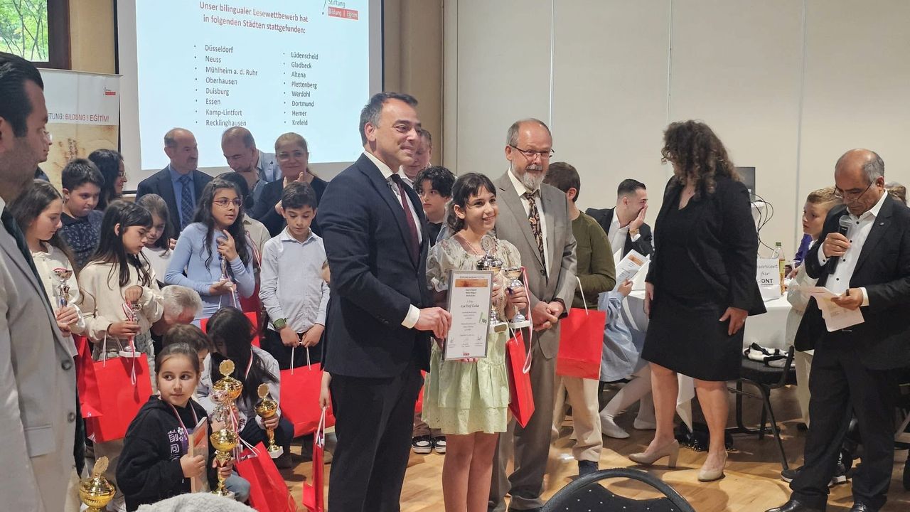 Almanya İki Dilli Okuma Festivali Öğrencilere Ödül