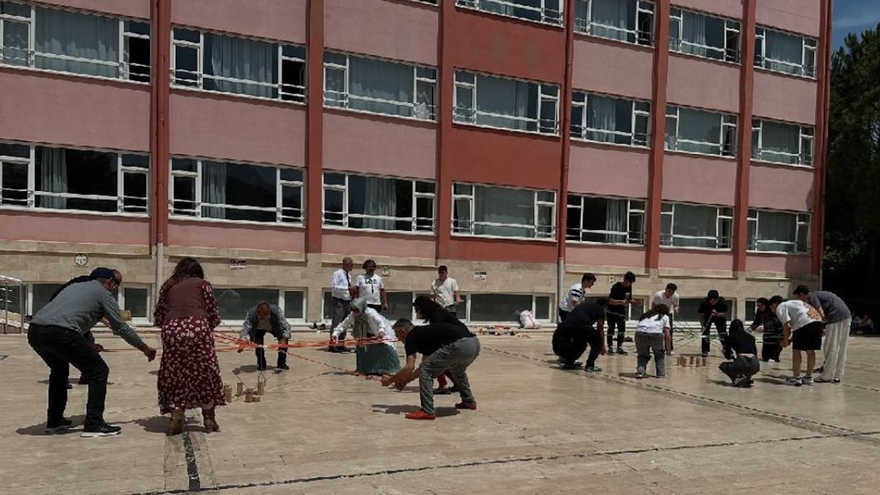 Bucak Mehmet Cadıl Anadolu Lisesi Kavurma Şenliği