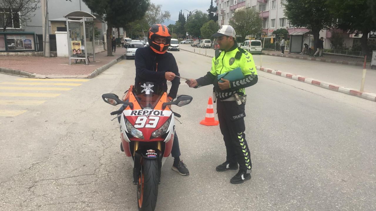 Burdur’da Motosiklet Denetiminde 22 Sürücüye Ceza
