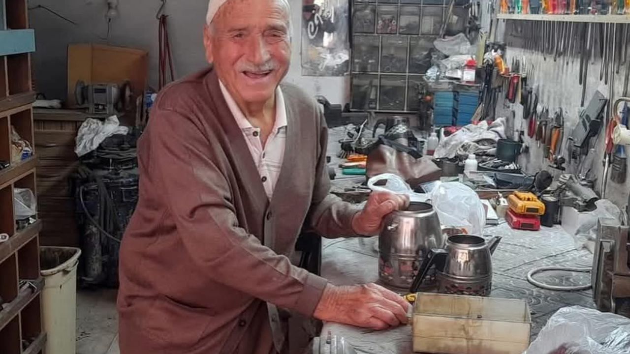 Antalya Kumluca’da 70 Yıllık Tüfek Tamircisi Usta