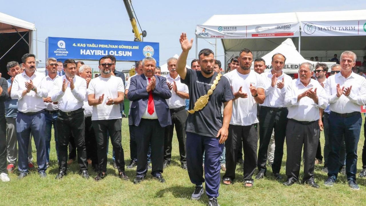 Kaş’ta Başpehlivan Yusuf Can Zeybek Buluşması