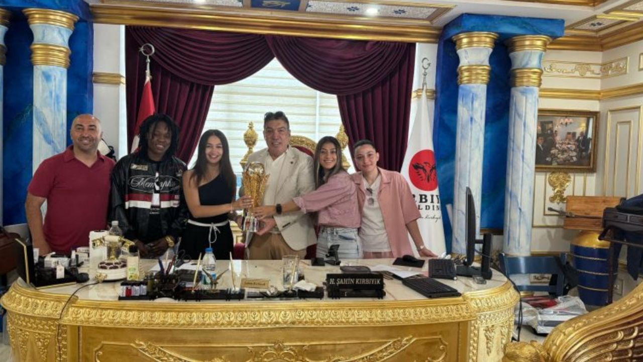 1207 Antalyaspor Kadın Süper Lig’de! Şahin Kırbıyık Etkisi