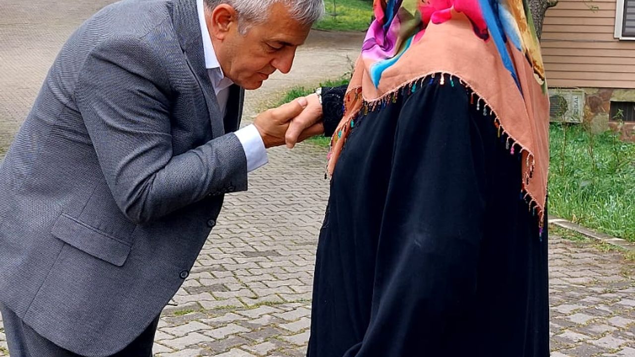 İlyas Mercan Düzce’de Anneler Günü: Anne Ziyareti ve Baba Anıldı