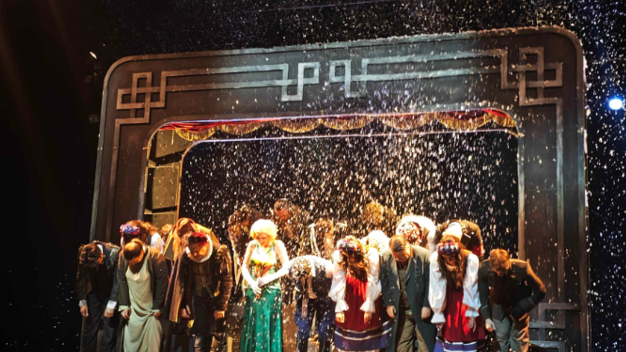 Kocaeli Şehir Tiyatroları Afife Ödüllü Oyunu İstanbul’da Büyük Başarı