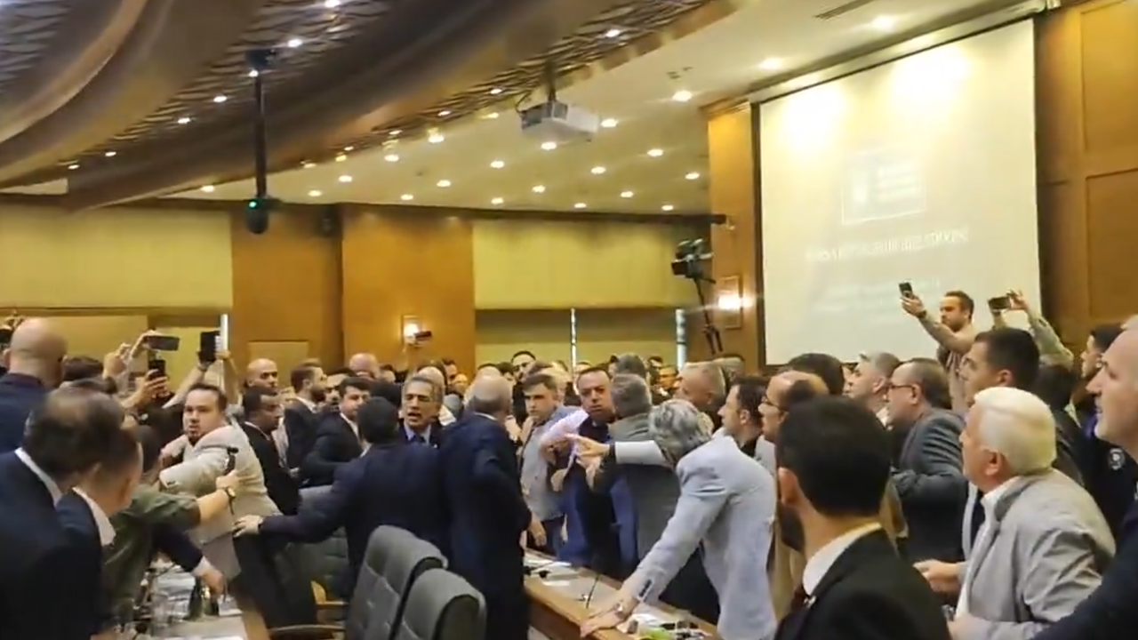 **Bursa Büyükşehir Meclisi Gerildi: AK Parti ve CHP Suçlaştı**