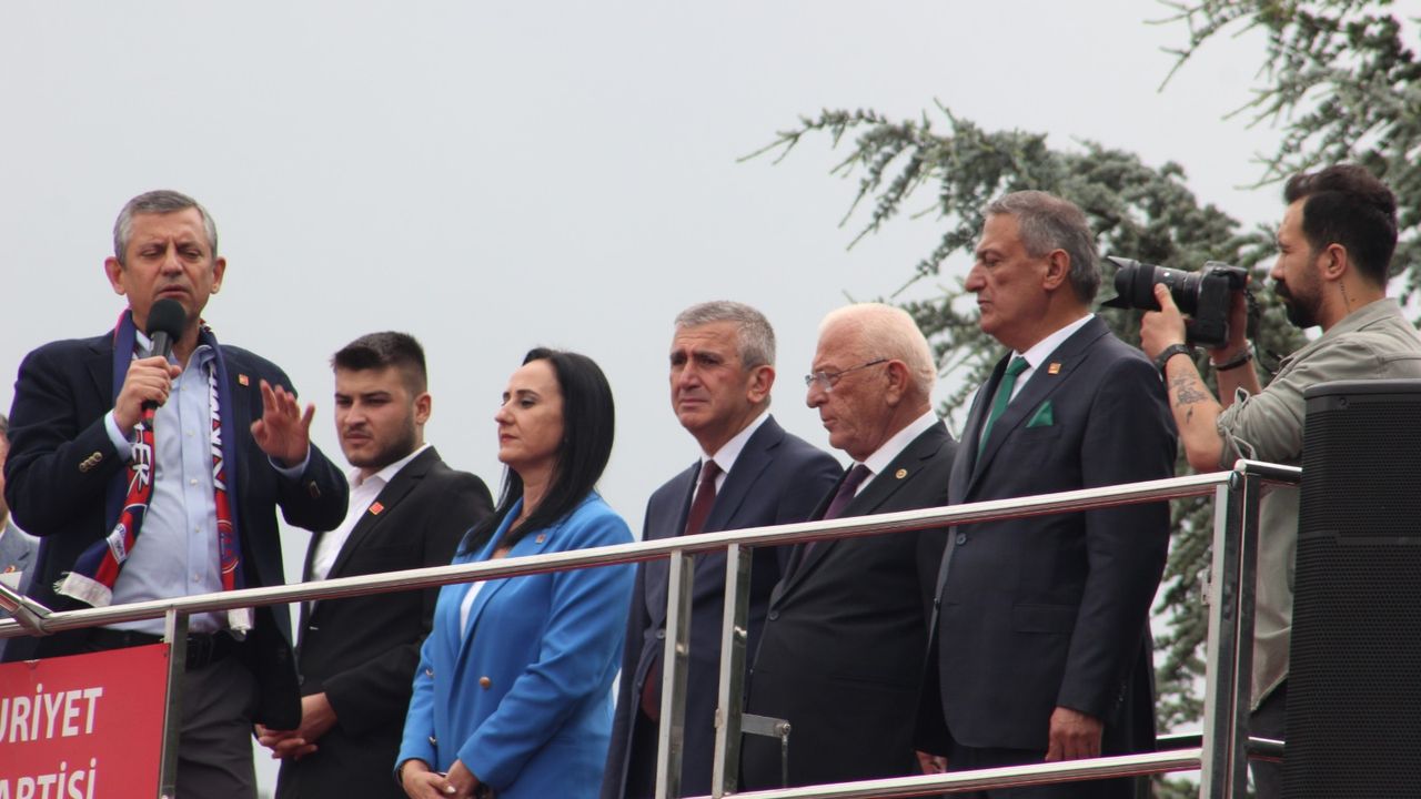 Özgür Özel Düzce’de İmamoğlu’nun Tutuklanmasını Darbeye Benzetti