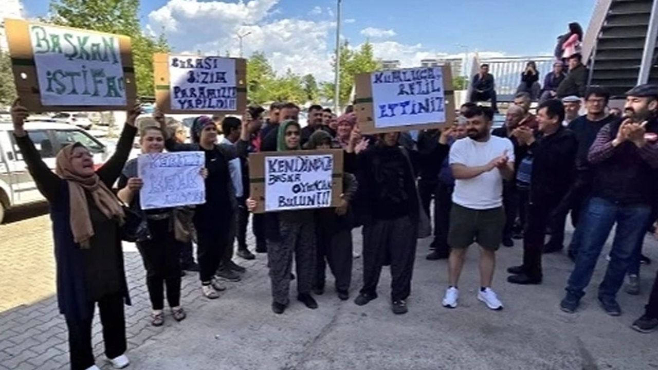 Kumluca Pazarcıları Hakaret ve Zamları Protesto Etti