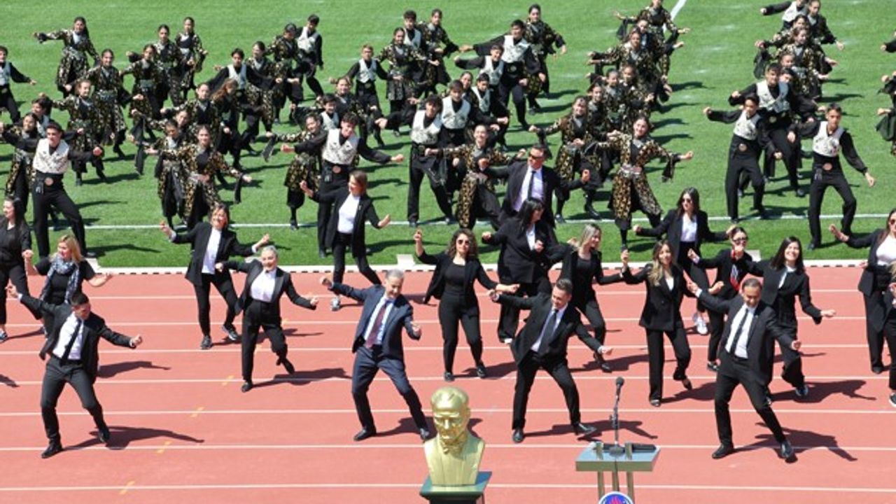 TED Ankara Koleji 19 Mayıs Halk Oyunu Viral Oldu