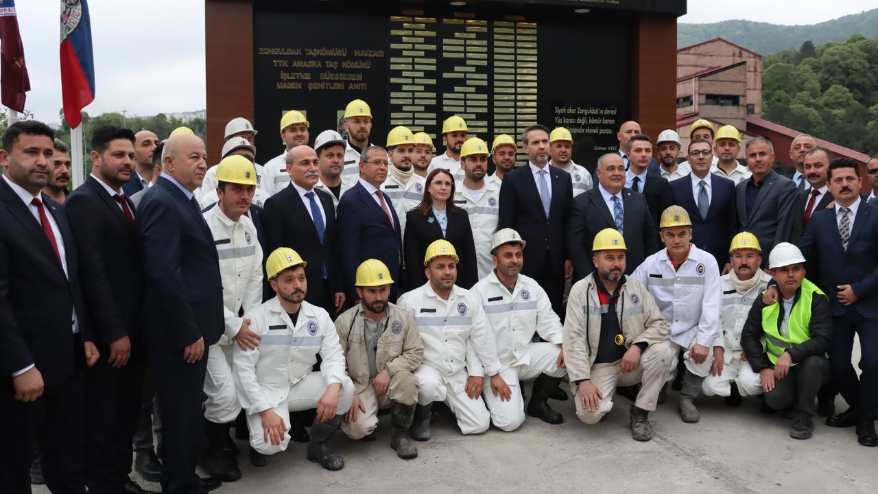 Enerji Bakanı Bayraktar TTK Amasra’da Madencilerle Görüştü