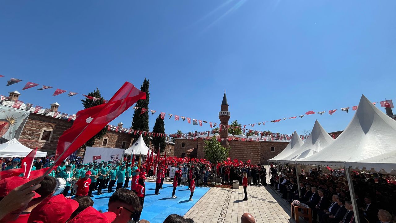 Bursa’da 19 Mayıs Coşkusu! Bayram Kutlamasına Yoğun Katılım