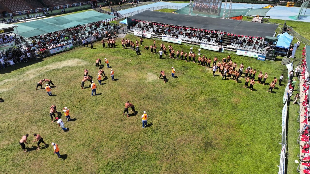 17. Sekapark Altın Kemer Yağlı Güreşleri’nde Pehlivanlar Meydanda