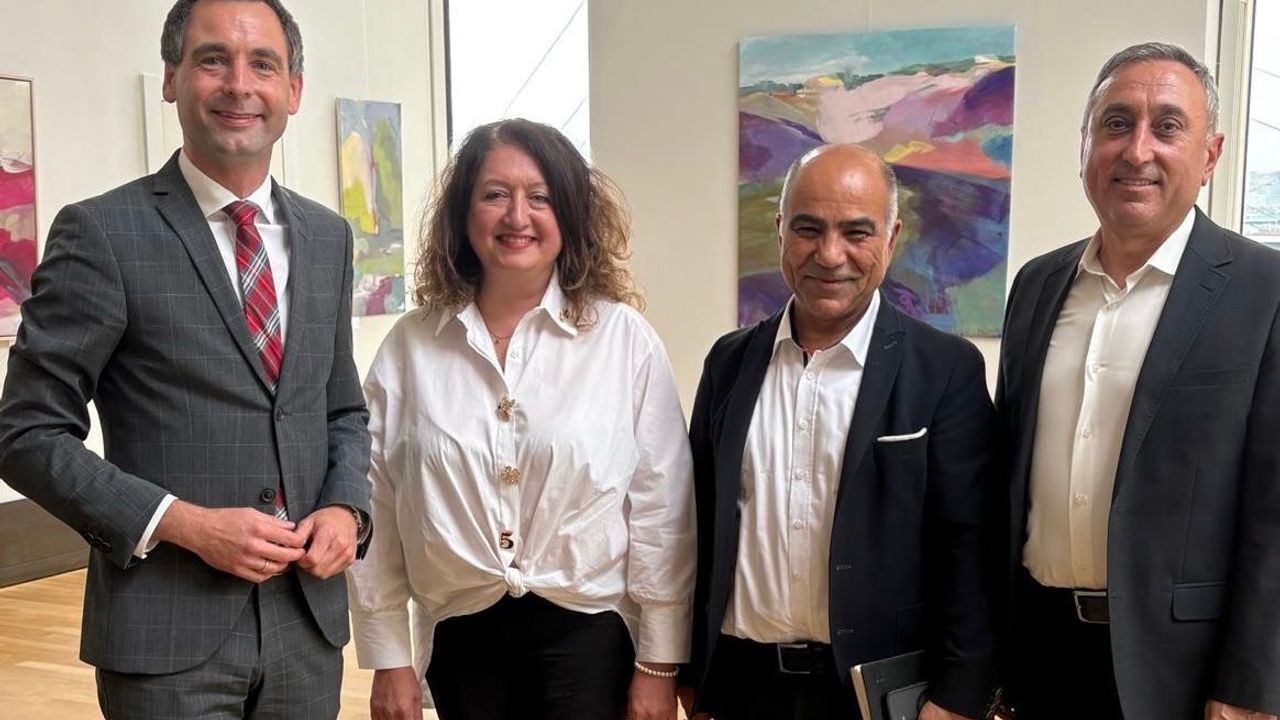 Almanya’da Anadili Derslerinin Geleceği Masaya Yatırıldı