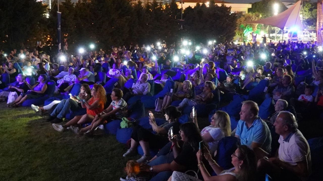 İzmir’de Ücretsiz Çim Konserleri Tarihi Havagazı Fabrikası’nda