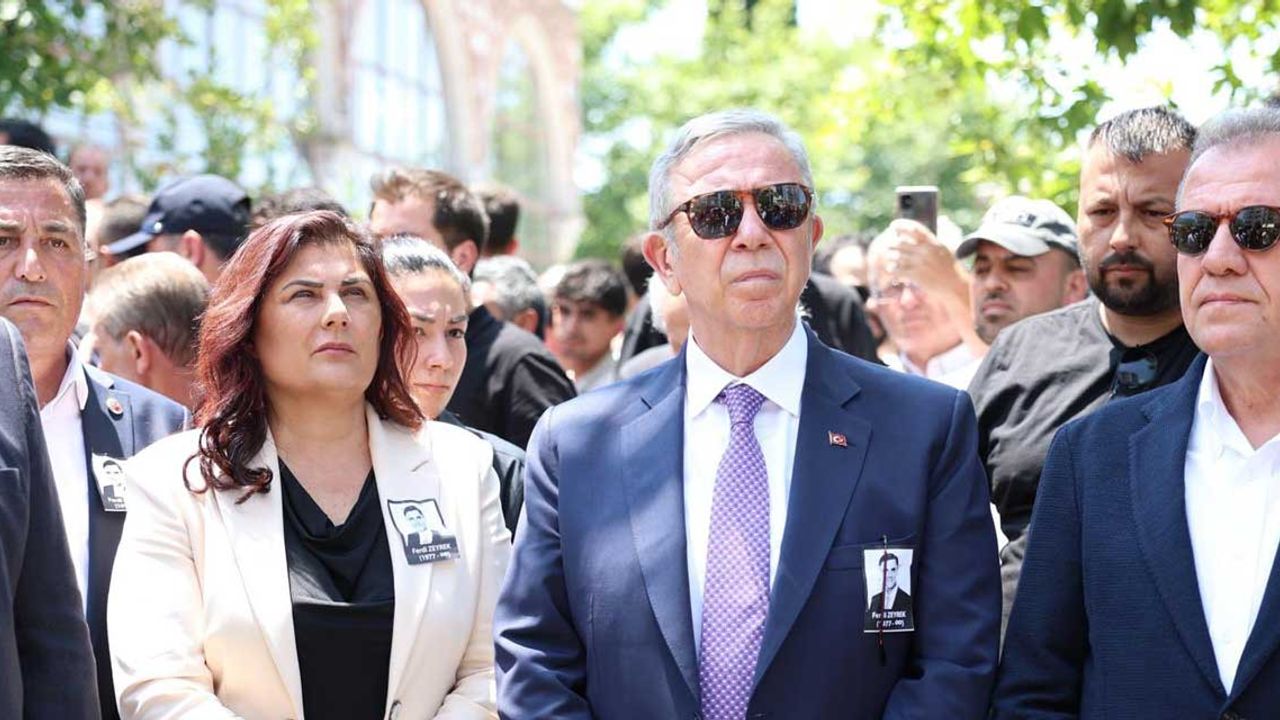 Mansur Yavaş, Manisa Belediye Başkanı Ferdi Zeyrek’in Cenazesinde