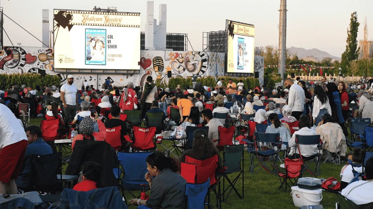 Ankarada Yeşilçam Nostaljisi: Filiz Akın Anısına Açık Hava Sineması