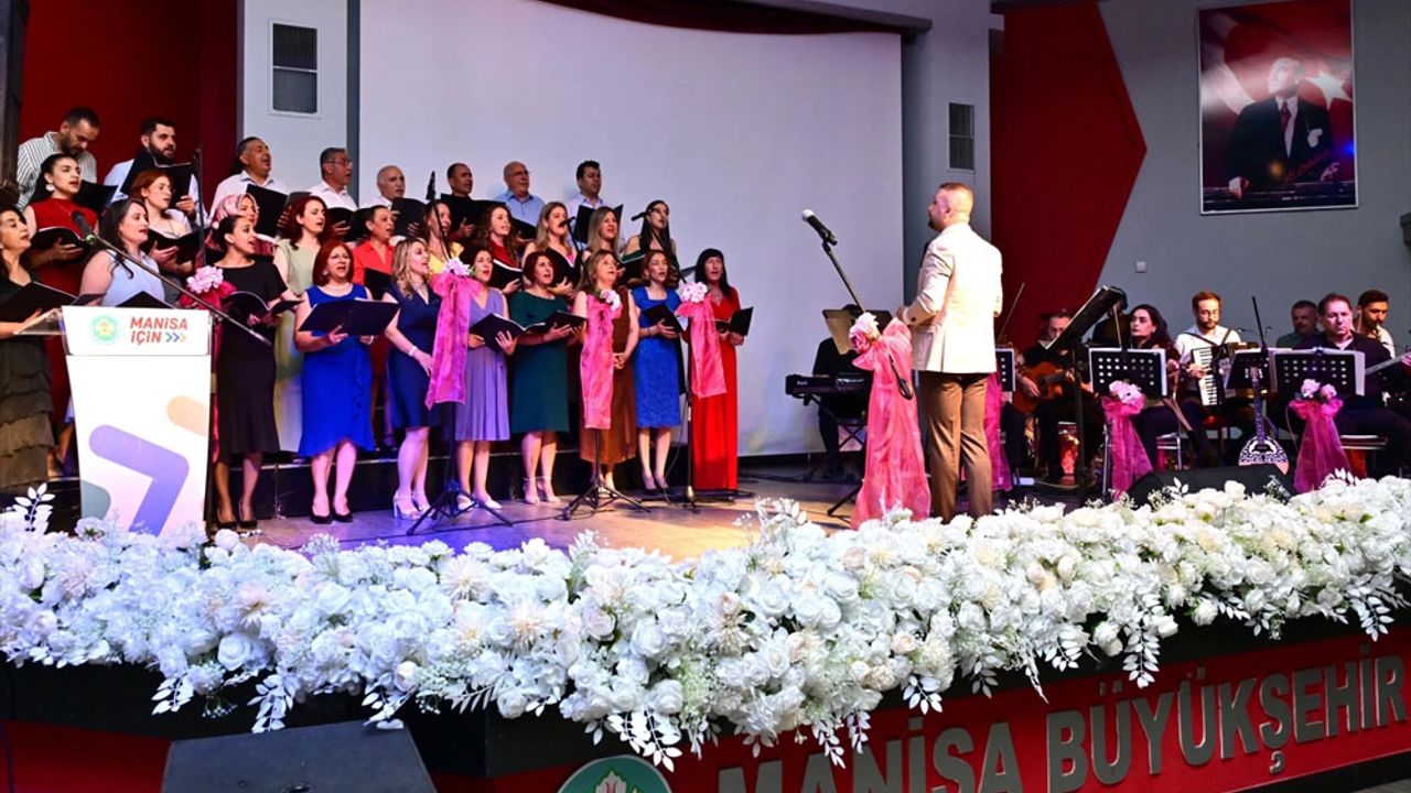 Manisa THM Korosu Konserde Sanatseverleri Büyüledi