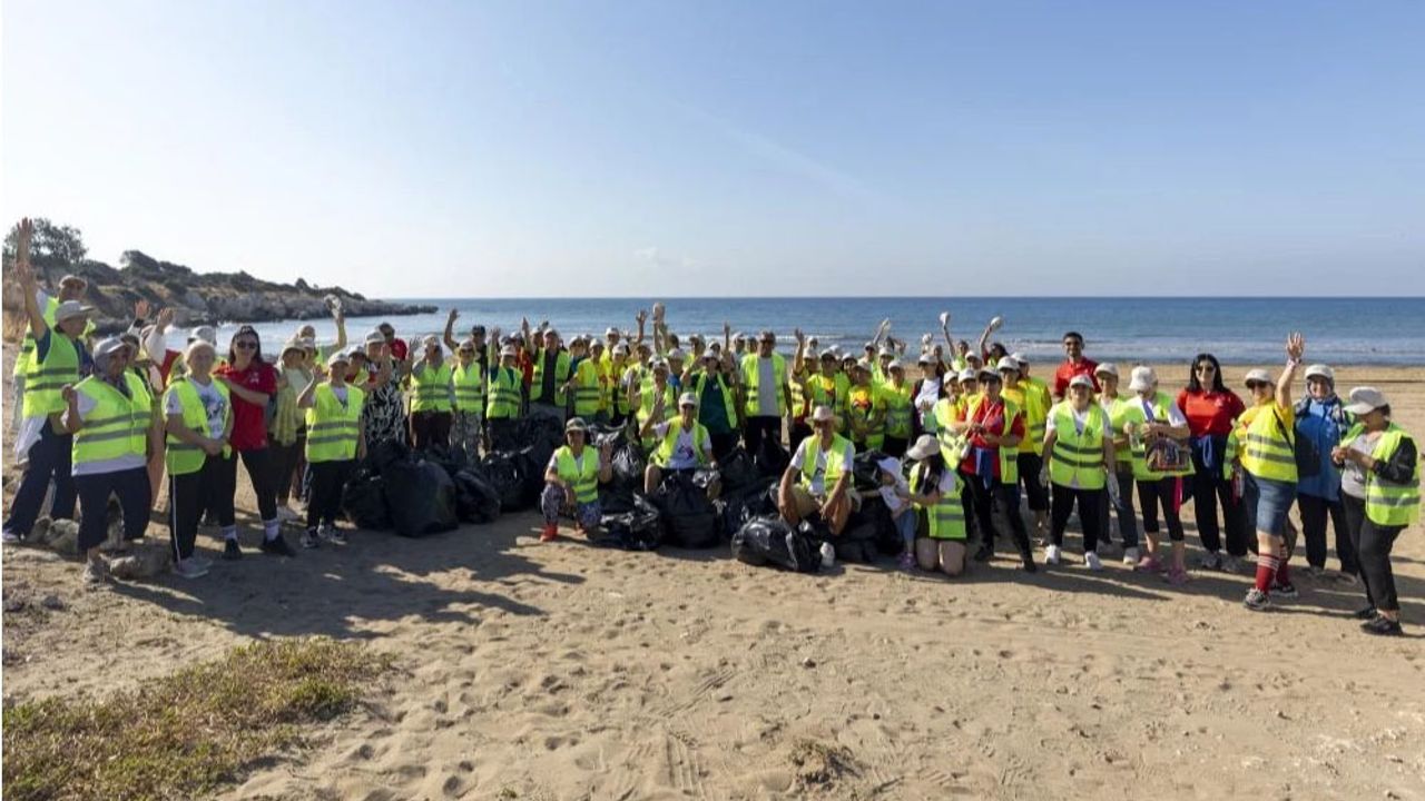Mersin Erdemli Sahillerinde Gönüllülerle Kapsamlı Çevre Temizliği