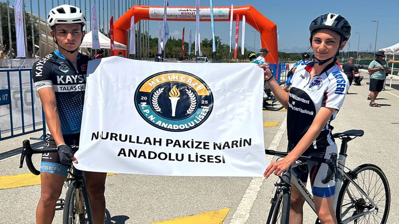 Nurullah Pakize Narin Anadolu Lisesi Bisiklet ve Voleybolda Büyük Başarı Elde Etti