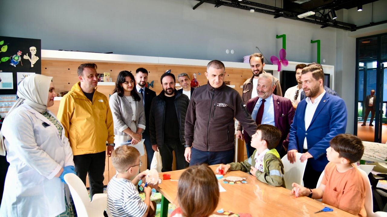 Haluk Bayraktar, Özdemir Bayraktar Bilim Merkezi’nde Gençlerle Buluştu