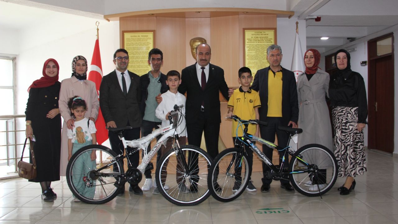 Karslı İki Öğrenci İOKBS’de Türkiye Birincisi Oldu