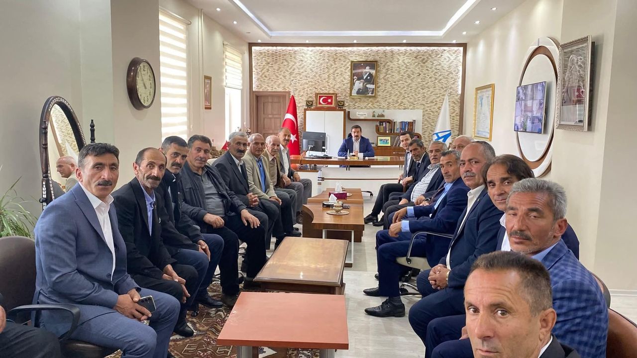 Arpaçay Kaymakamı Muhtarlarla Bayramlaştı ve İstişare Etti