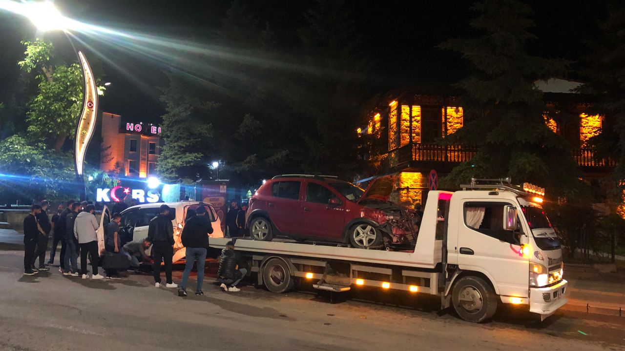 Kars’ta Zincirleme Kazaya Yol Açan Tehlikeli Kavşak Alarm Veriyor