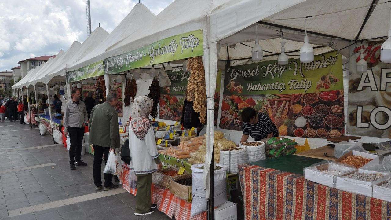 “Kars’ta 16 İlden Yöresel Ürünler Fuarı Başladı”