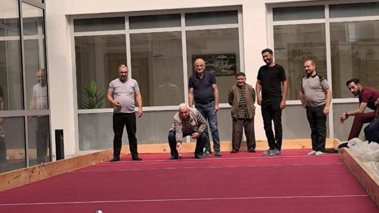 Kars’ta Huzurevi Sakinleri Bocce ile Yaşama Tutunuyor