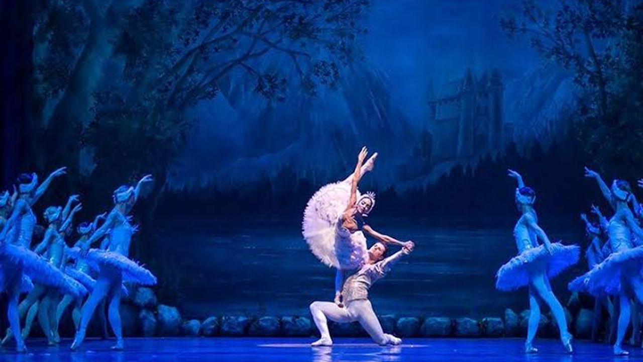 8. Efes Opera ve Bale Festivali Kuğu Gölü ile Kapalı Gişe Açıldı