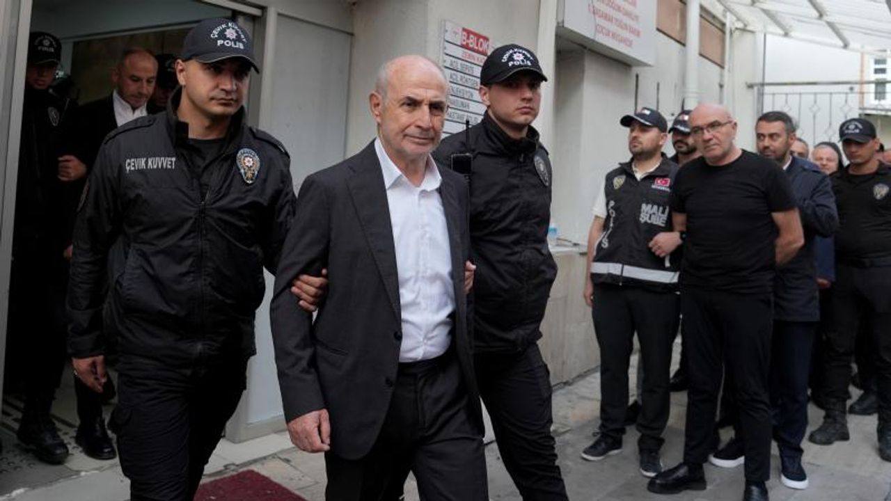 Büyükçekmece Belediye Başkanı ve Yardımcısı Yolsuzluktan Tutuklandı