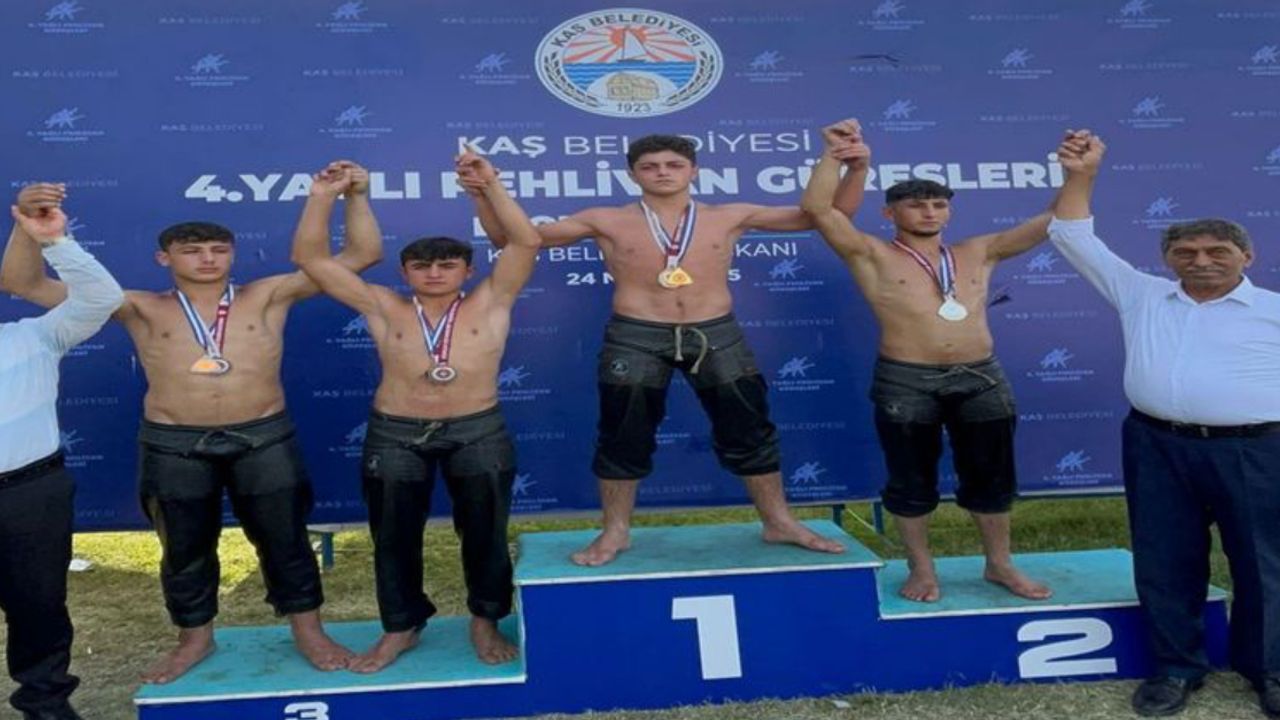 Yüksekovalı Güreşçiler Kaş’ta Şampiyonluk ve Üçüncülük Elde Etti